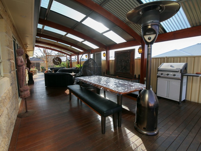 8 Sir Edward Drive, Benalla VIC 3672