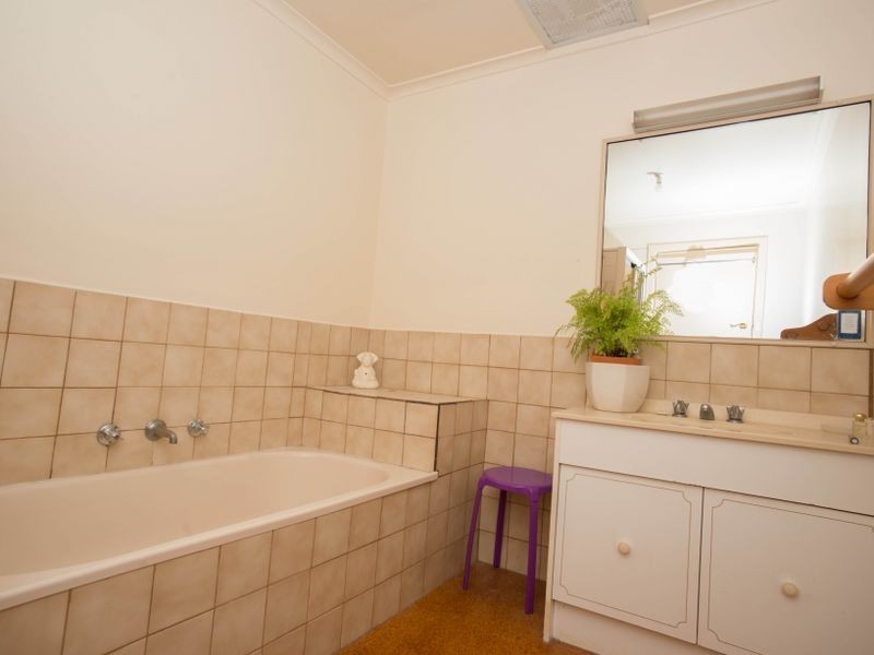 11 Salisbury, Benalla VIC 3672