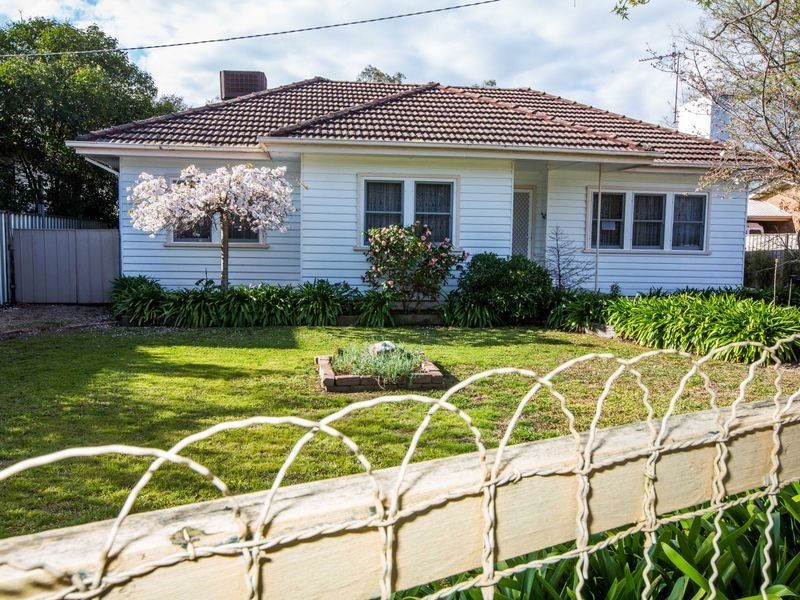 24 Shadforth St, Benalla VIC 3672