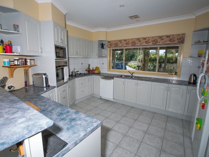 13 Shawbrook Ave, Benalla VIC 3672