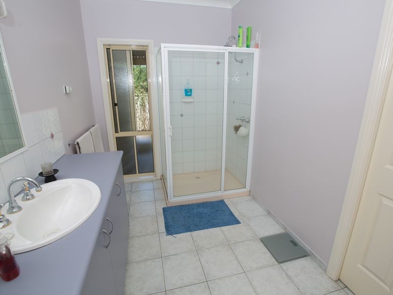 13 Shawbrook Ave, Benalla VIC 3672