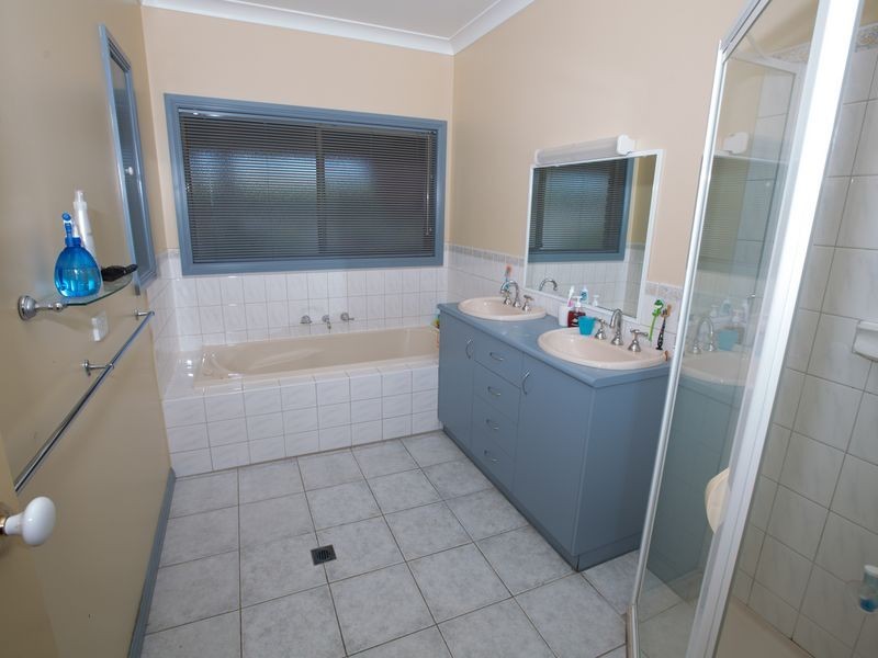 13 Shawbrook Ave, Benalla VIC 3672