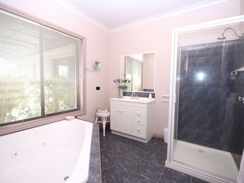 2 Knights Lane, Benalla VIC 3672