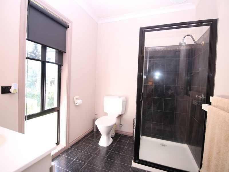 2 Knights Lane, Benalla VIC 3672