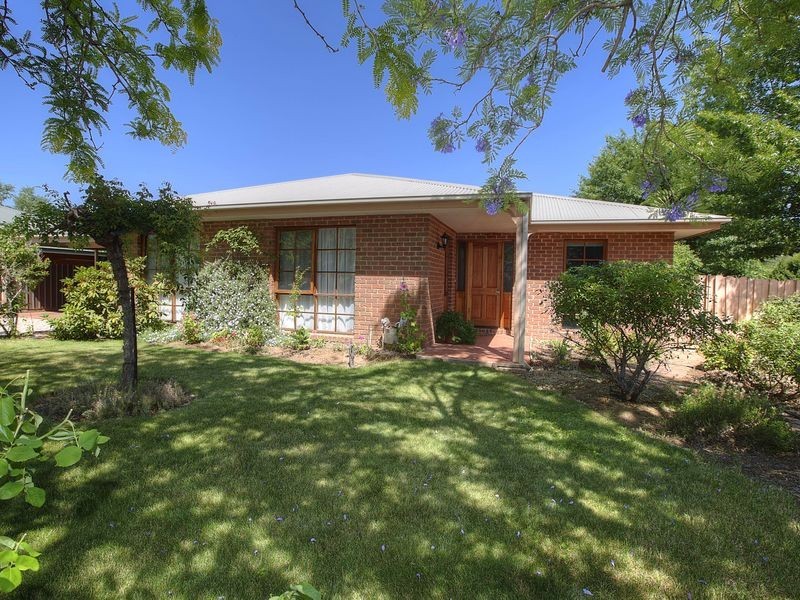 1 DIPLOMAT COURT, Benalla VIC 3672