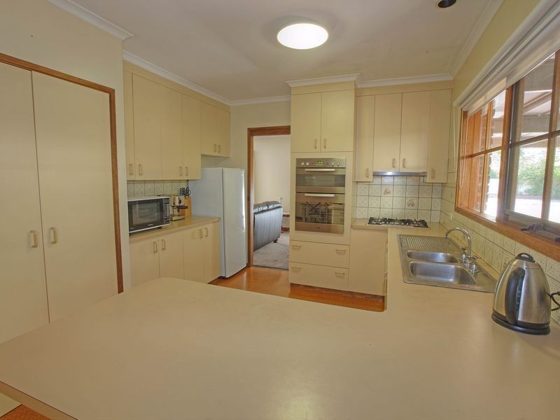 1 DIPLOMAT COURT, Benalla VIC 3672