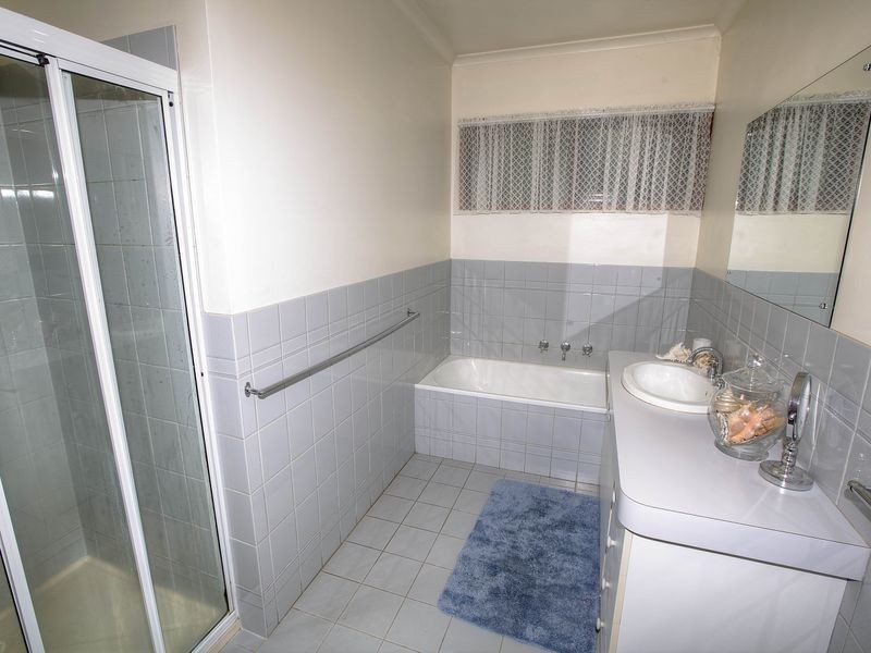 1 DIPLOMAT COURT, Benalla VIC 3672