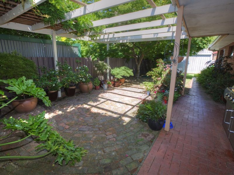 1 DIPLOMAT COURT, Benalla VIC 3672