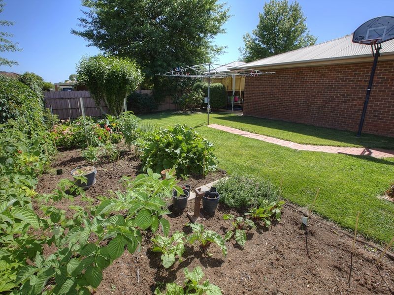 1 DIPLOMAT COURT, Benalla VIC 3672