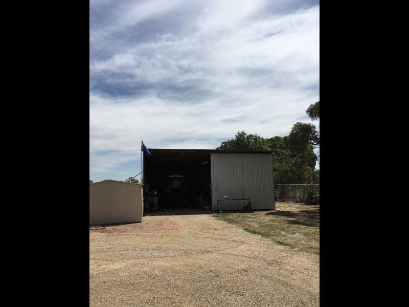 196 Hunter Road, Benalla VIC 3672