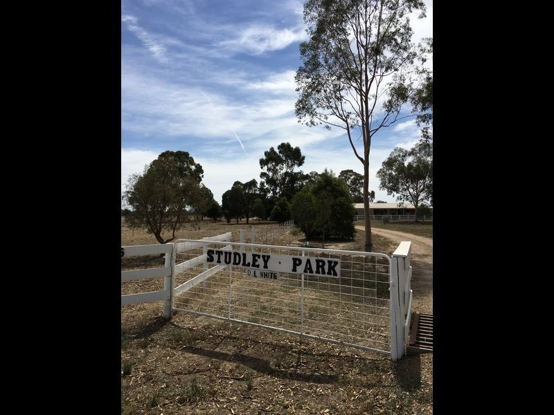 196 Hunter Road, Benalla VIC 3672