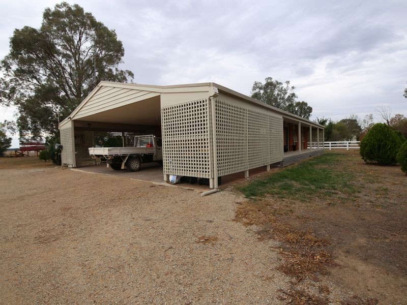 196 Hunter Road, Benalla VIC 3672