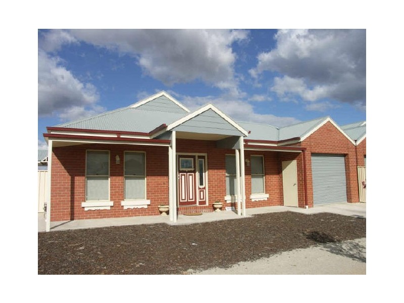 9 Wattlegrove Grove, Benalla VIC 3672