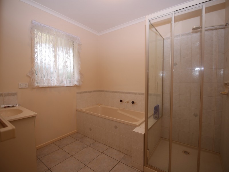 74 Willis Little Drive, Benalla VIC 3672