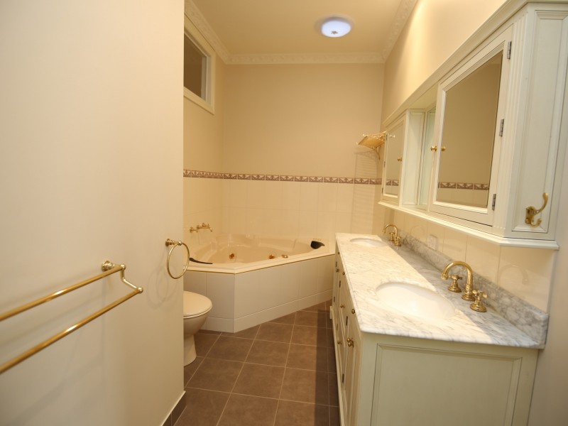 35 Charles Street, Benalla VIC 3672