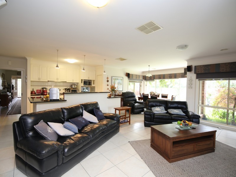 19 Olivers Road, Benalla VIC 3672