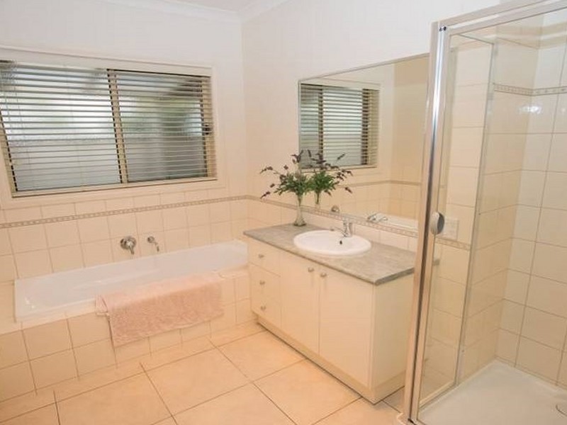 19 Olivers Road, Benalla VIC 3672