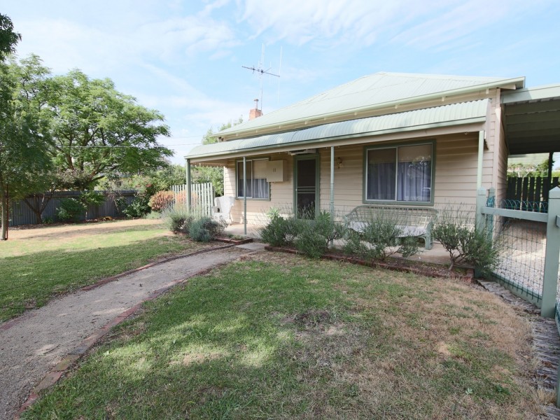 11 Charles Street, Benalla VIC 3672