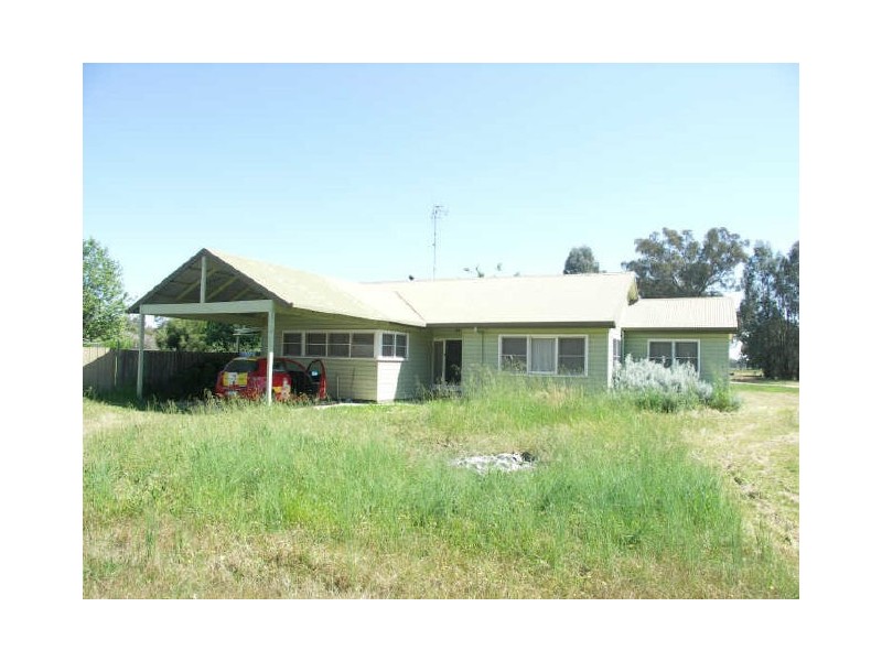 8 Monds Avenue, Benalla VIC 3672