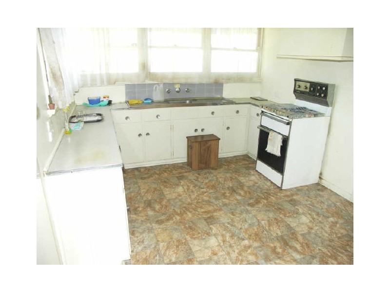 8 Monds Avenue, Benalla VIC 3672