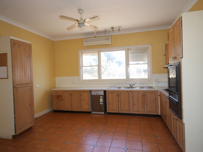 10 Neil Street Goorambat, Benalla VIC 3672