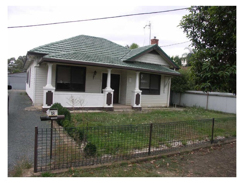 18 Tomkins Parade, Benalla VIC 3672