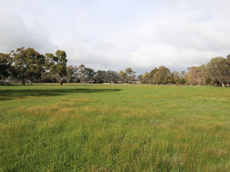 151A/B Grant Dr, Benalla VIC 3672