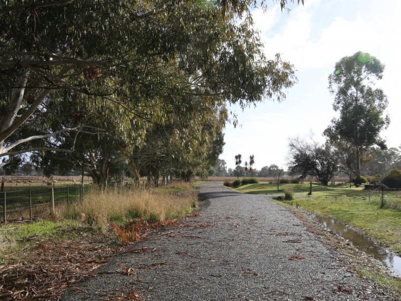 151A/B Grant Dr, Benalla VIC 3672