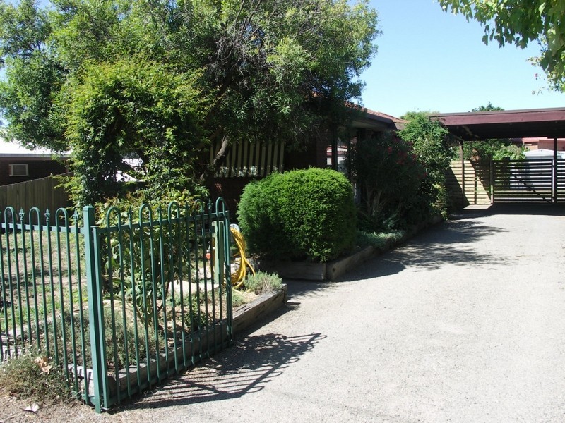 13 Oak  Avenue, Benalla VIC 3672