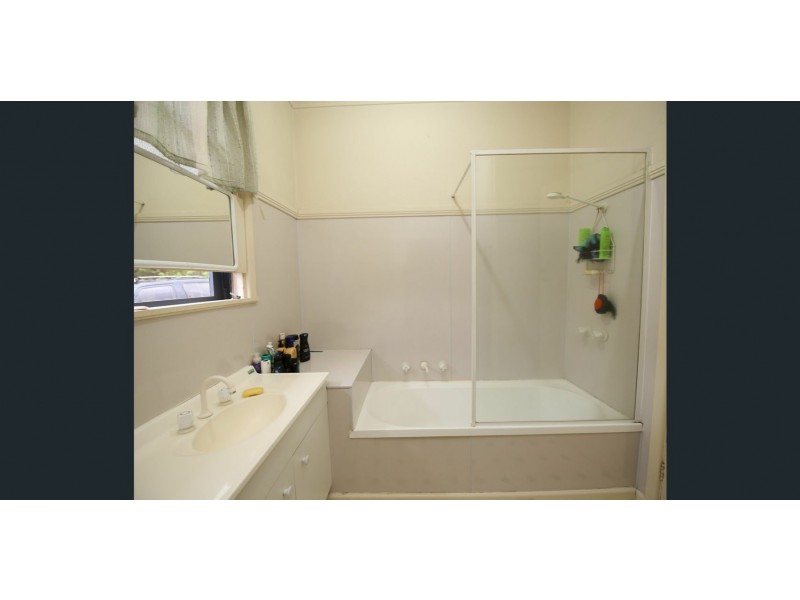 18 Meadows Avenue, Benalla VIC 3672