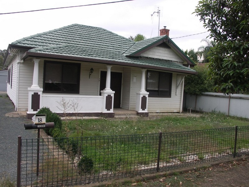 18 Tomkins Parade, Benalla VIC 3672