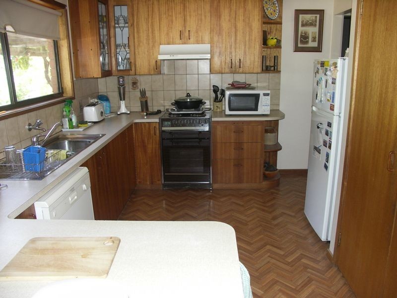 42 Racecourse Road, Benalla VIC 3672