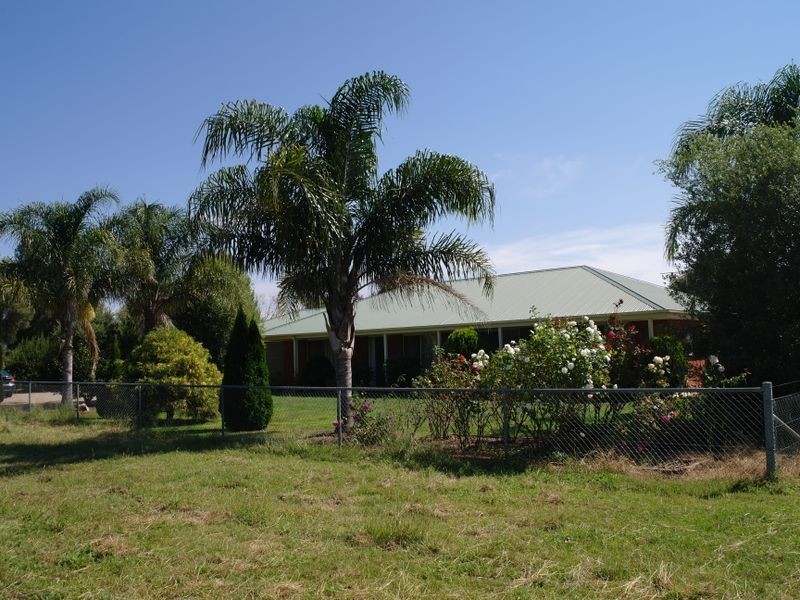 74 Willis Little Drive, Benalla VIC 3672