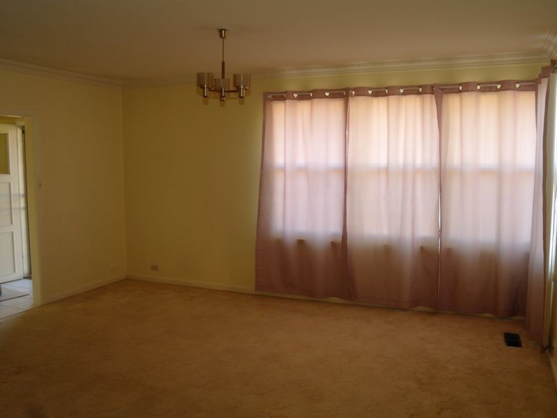 8 Monds Avenue, Benalla VIC 3672