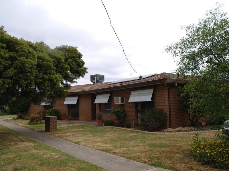 1 Oak Avenue, Benalla VIC 3672