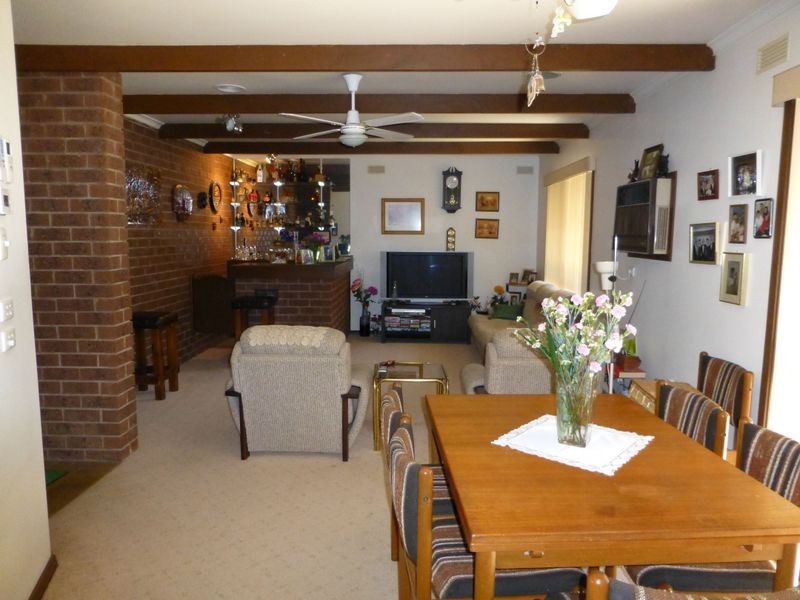 1 Oak Avenue, Benalla VIC 3672