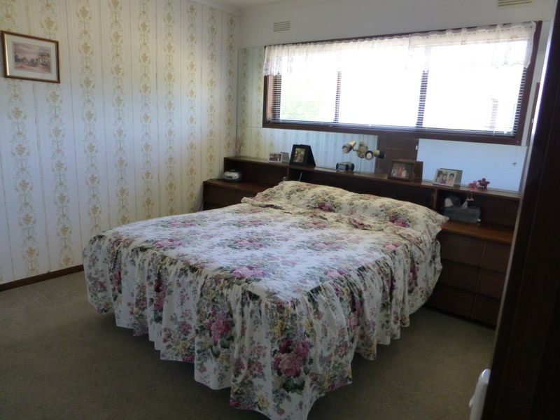 1 Oak Avenue, Benalla VIC 3672