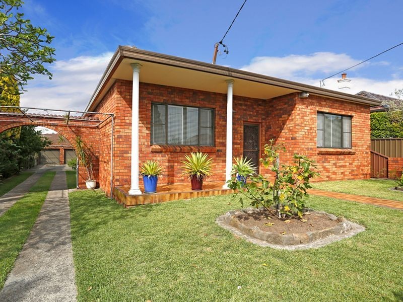 11 Clarkes Road, Ramsgate NSW 2217