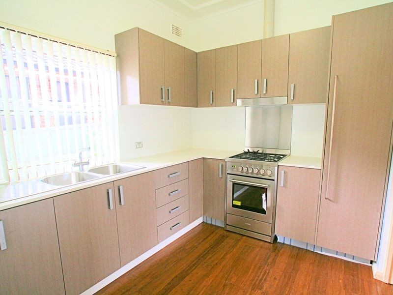 29 Bimbadeen Avenue, Miranda NSW 2228