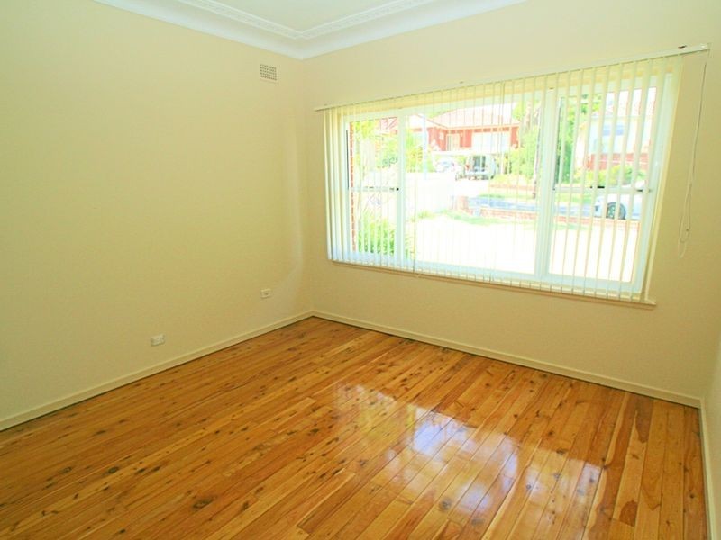 29 Bimbadeen Avenue, Miranda NSW 2228