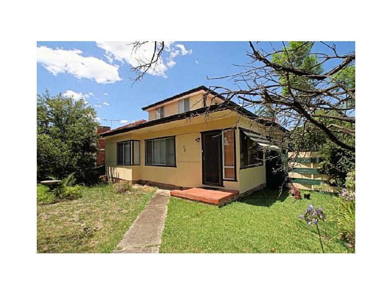 33 Clarendon Street, Peakhurst NSW 2210