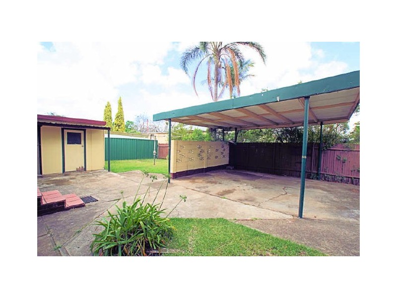 33 Clarendon Street, Peakhurst NSW 2210