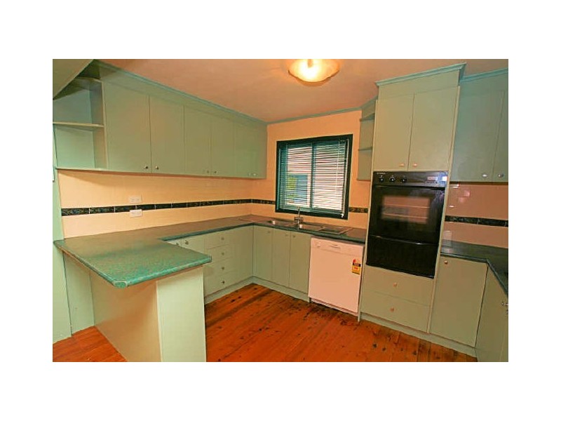 33 Clarendon Street, Peakhurst NSW 2210