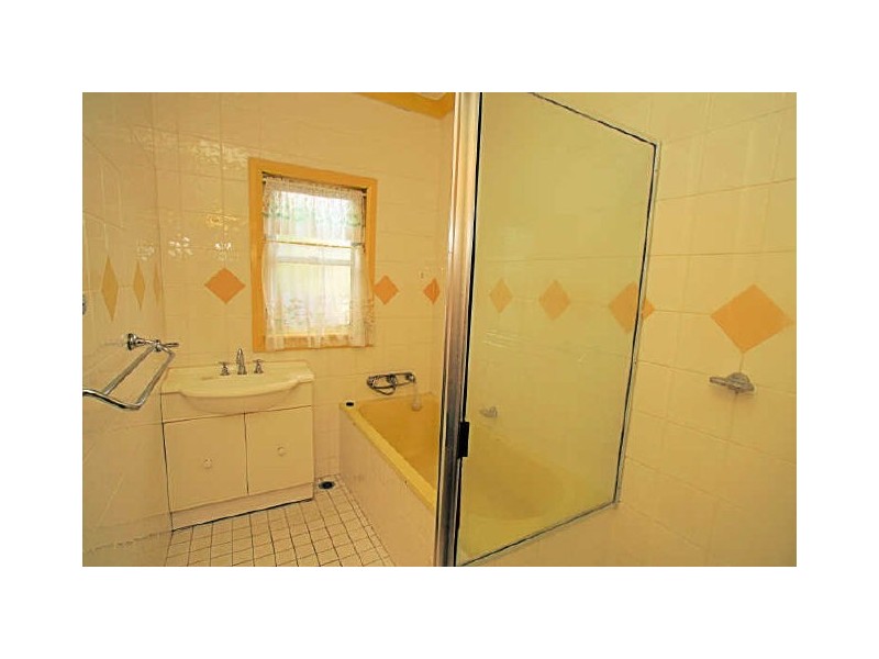 33 Clarendon Street, Peakhurst NSW 2210