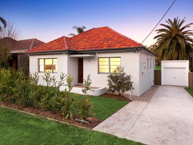 10 Erang Street, Carss Park NSW 2221