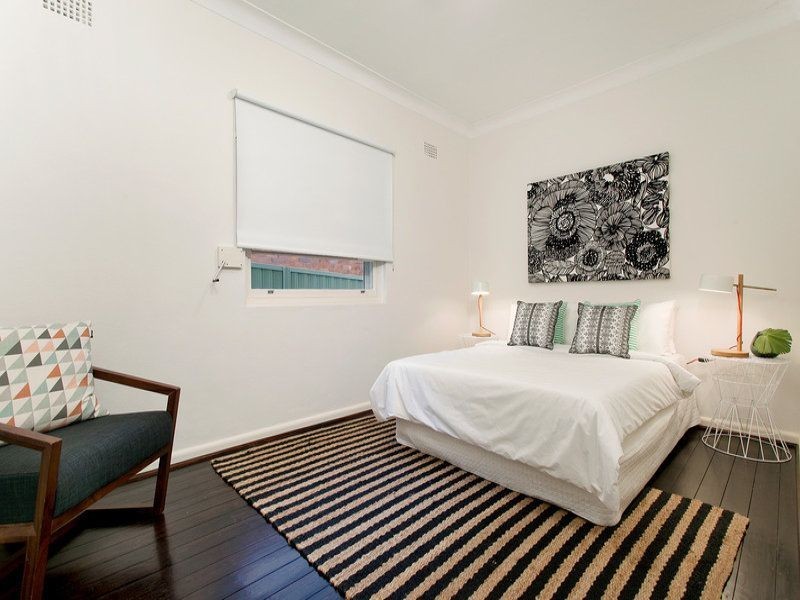 10 Erang Street, Carss Park NSW 2221