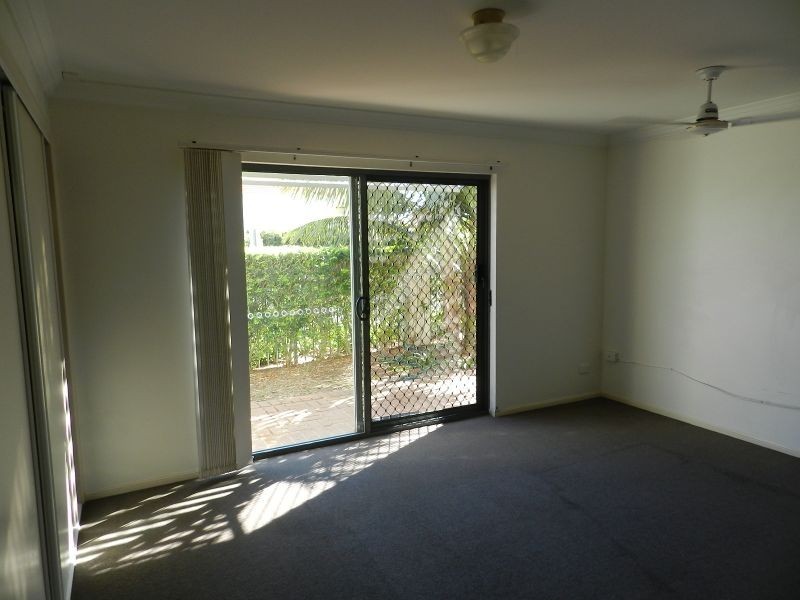 Breakers B3-U1 -Pacific Parade, Yamba NSW 2464