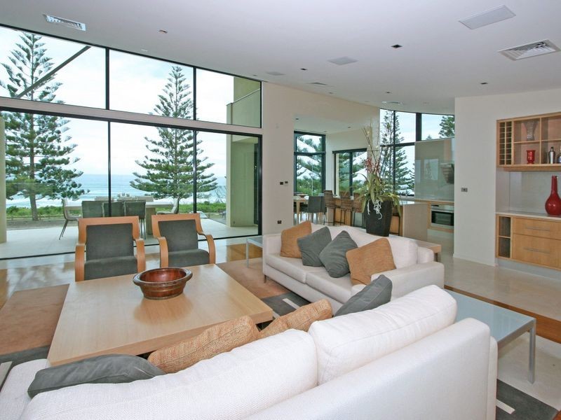 8 Pacific Parade, Yamba NSW 2464