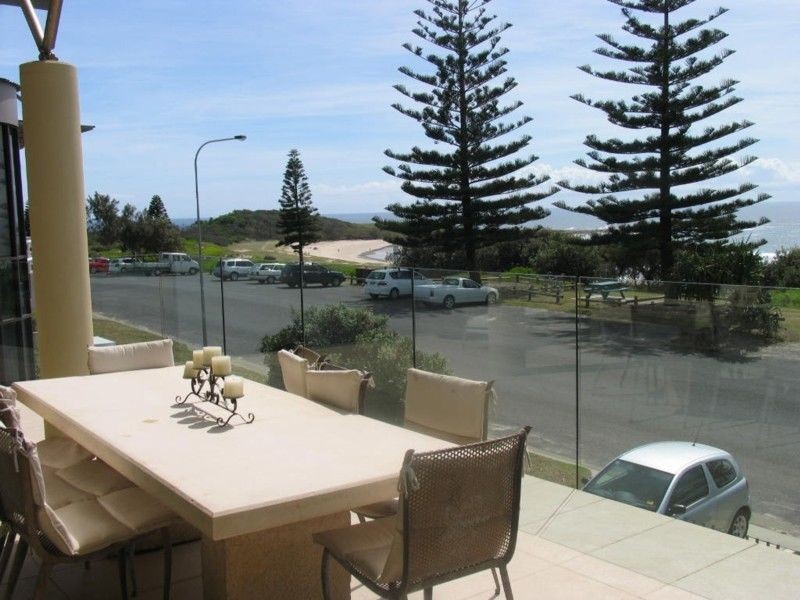 8 Pacific Parade, Yamba NSW 2464