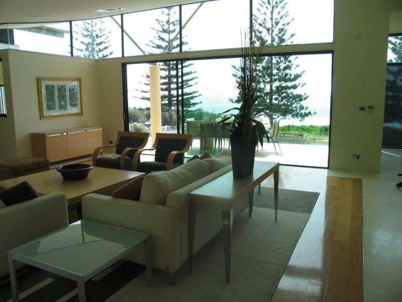 8 Pacific Parade, Yamba NSW 2464